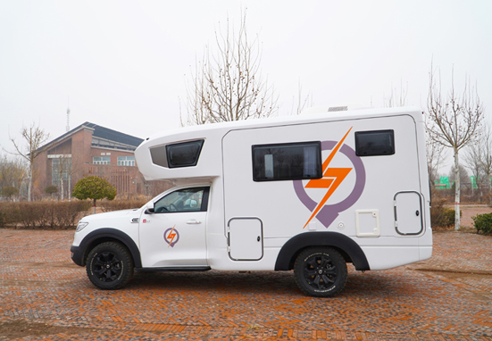 夏季，這里溫度剛好，還適宜選房車(chē)