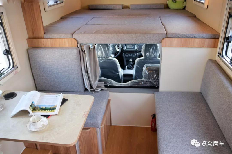 這么大的床，房車上少見，趕緊選