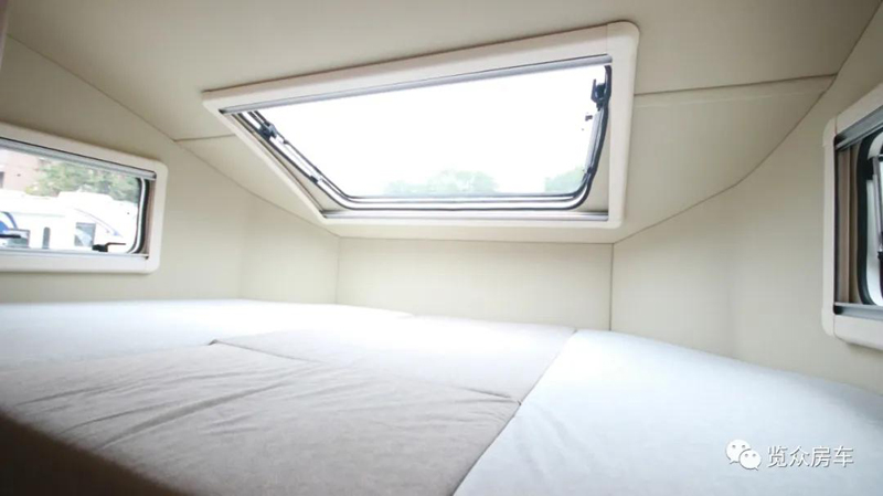 這款房車的客廳真給力 這款房車的客廳真給力