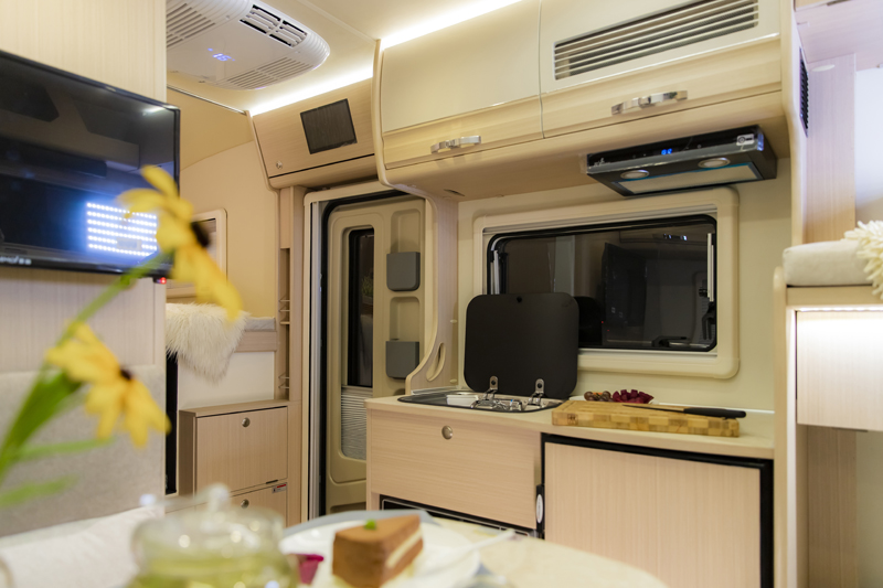 有上下鋪的房車，還是四驅，點贊