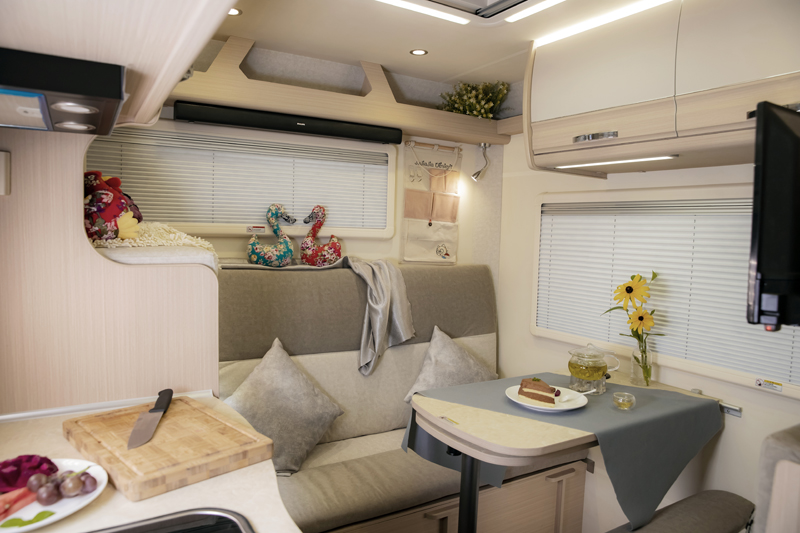 有上下鋪的房車，還是四驅，點贊