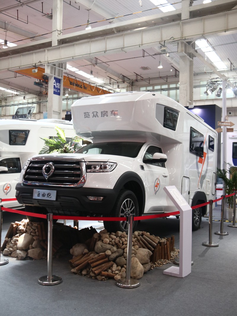 年度新車、自動檔、四驅(qū)，能選的房車