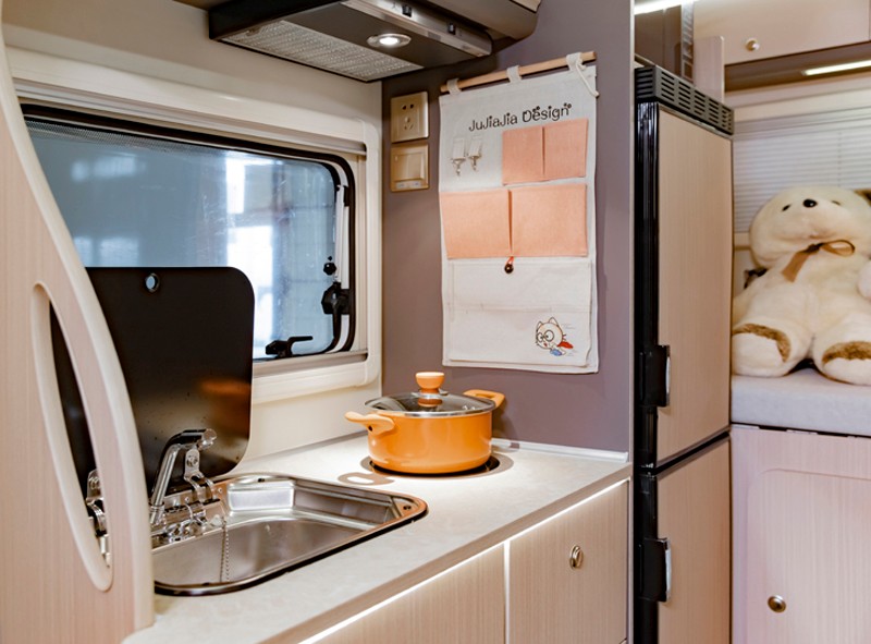 一家四口出行，這款房車非常合適