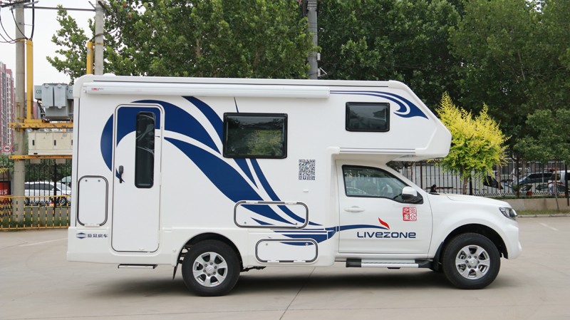 不懼荒野，不怕泥濘，四驅房車更給力