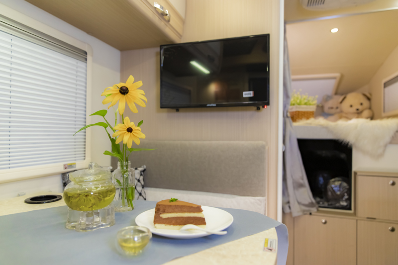 不懼荒野，不怕泥濘，四驅房車更給力