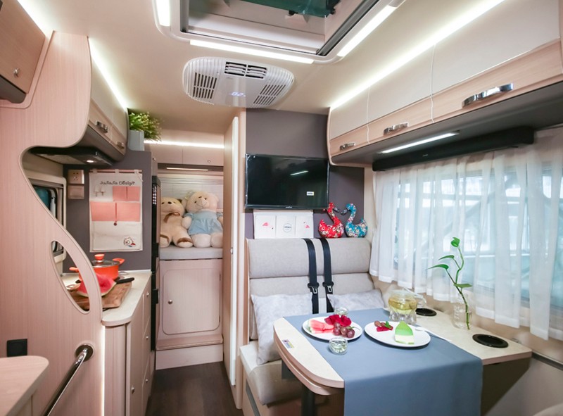 不懼荒野，不怕泥濘，四驅房車更給力