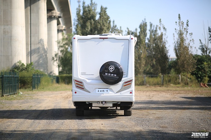 打響第二炮!搶先實(shí)拍體驗(yàn)覽眾自由炮-B皮卡四驅(qū)房車 打響第二炮!搶先實(shí)拍體驗(yàn)覽眾自由炮-B皮卡四驅(qū)房車