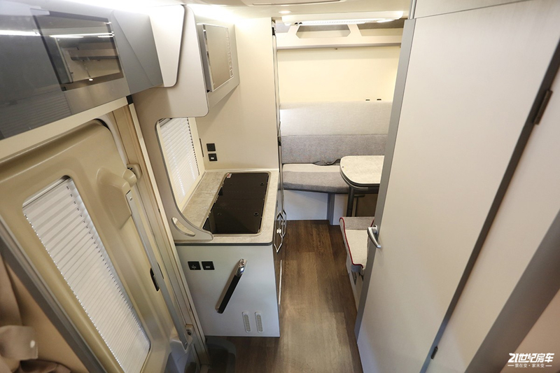 打響第二炮!搶先實(shí)拍體驗(yàn)覽眾自由炮-B皮卡四驅(qū)房車 打響第二炮!搶先實(shí)拍體驗(yàn)覽眾自由炮-B皮卡四驅(qū)房車