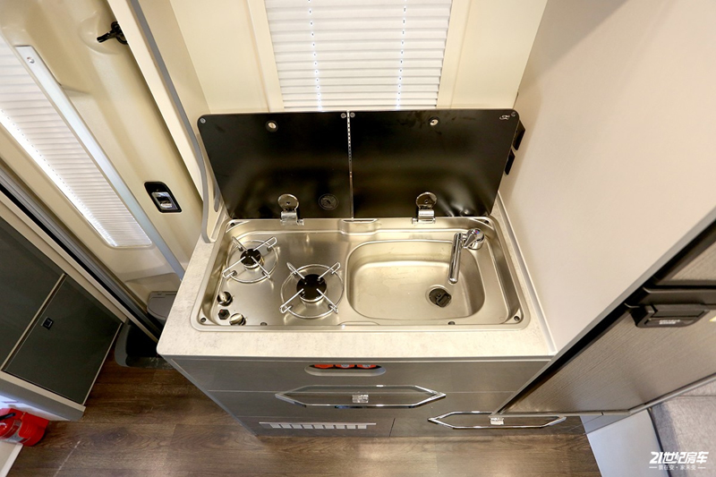 打響第二炮!搶先實(shí)拍體驗(yàn)覽眾自由炮-B皮卡四驅(qū)房車 打響第二炮!搶先實(shí)拍體驗(yàn)覽眾自由炮-B皮卡四驅(qū)房車