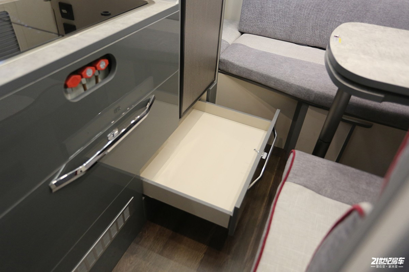 打響第二炮!搶先實(shí)拍體驗(yàn)覽眾自由炮-B皮卡四驅(qū)房車 打響第二炮!搶先實(shí)拍體驗(yàn)覽眾自由炮-B皮卡四驅(qū)房車