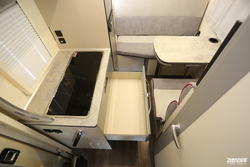 打響第二炮!搶先實(shí)拍體驗(yàn)覽眾自由炮-B皮卡四驅(qū)房車 打響第二炮!搶先實(shí)拍體驗(yàn)覽眾自由炮-B皮卡四驅(qū)房車