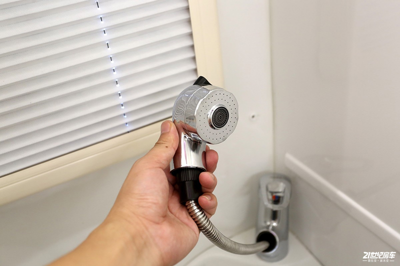 打響第二炮!搶先實(shí)拍體驗(yàn)覽眾自由炮-B皮卡四驅(qū)房車 打響第二炮!搶先實(shí)拍體驗(yàn)覽眾自由炮-B皮卡四驅(qū)房車