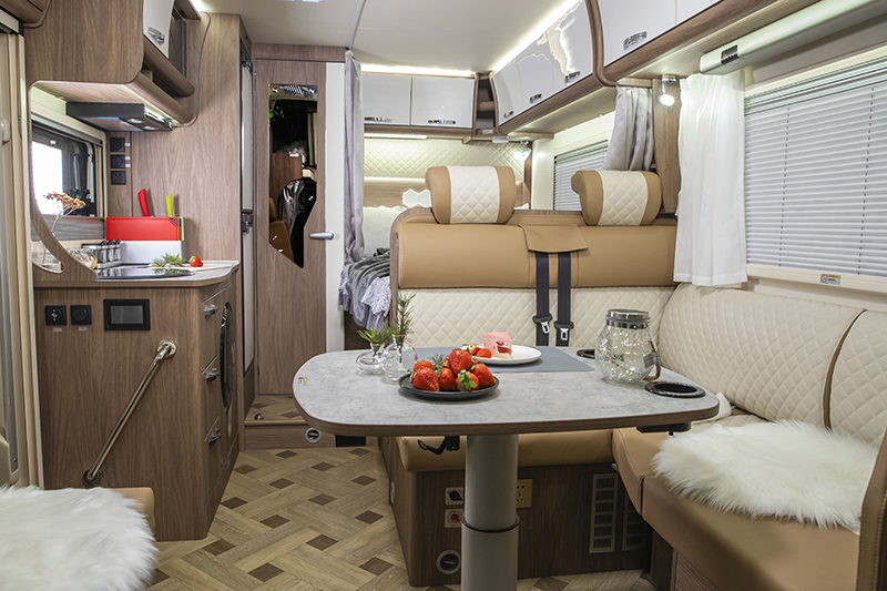 很多人喜歡睡這款房車,確實舒服 很多人喜歡睡這款房車,確實舒服