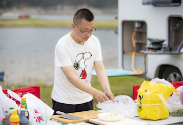 房車還就要選汽油、四驅(qū)、兩米大床