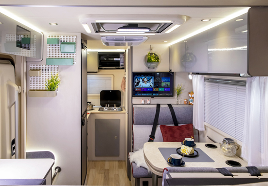 自由炮領(lǐng)銜，引爆成都房車(chē)展