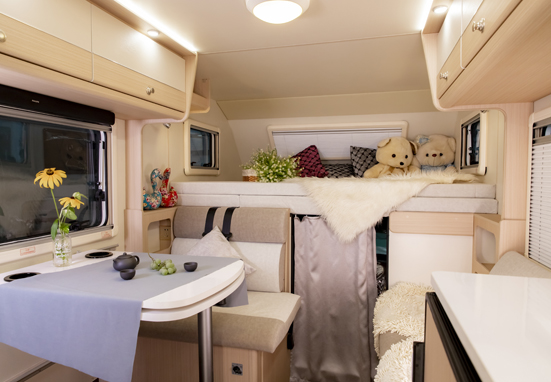 大床睡得才舒服，這款房車必須選